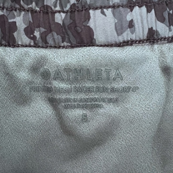 Athleta Athleta Shorts Womens Athleta
Weekender Run Shorts Sz Small EUC Cheetah - Picture 4 of 4